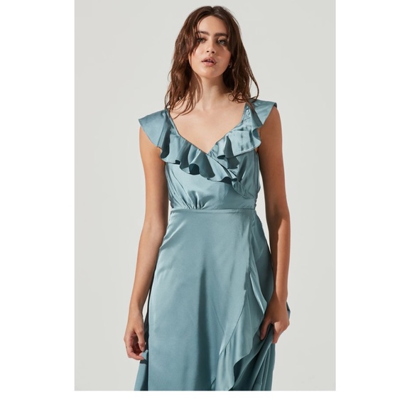 NWT ASTR THE LABEL WILSHIRE RUFFLE OPEN BACK MIDI DRESS SILVER SAGE - Picture 5 of 12